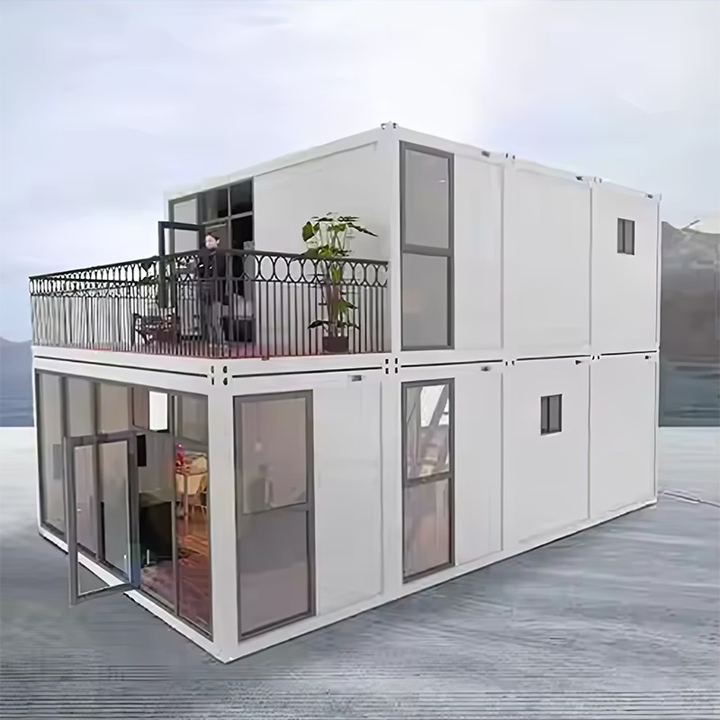 Dvojposchodový dom zo sklenených nádob Dvojposchodový dom zo sklenených nádob